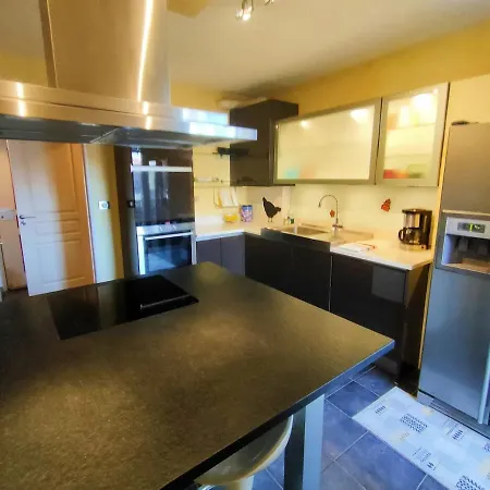 Parvis : Calme, Vue, Elegant, Spacieux, Securise Et Apartment